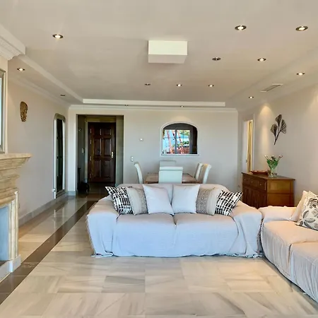 Panoramic Sea Views Apartmán *