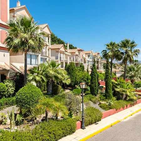 Panoramic Sea Views *